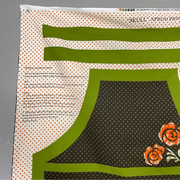 Halloween Apron Cut and Sew Project Fabric Panel‎ Skull Roses Crafting DIY #K14 - Picture 4 of 10